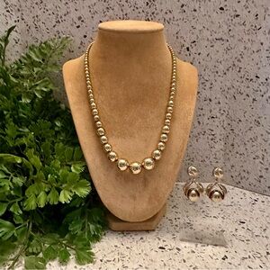 Gold tone round bead necklace set